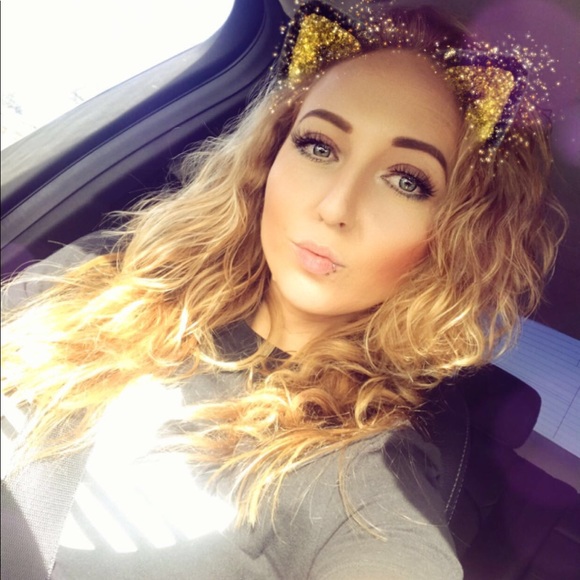 Meet your Posher, Mallory - Picture 2 of 8